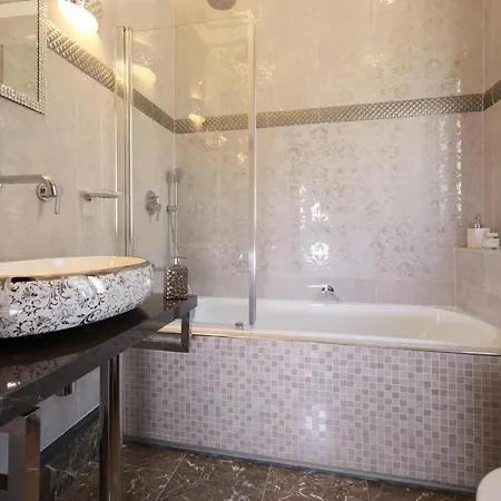 Center House Taormina